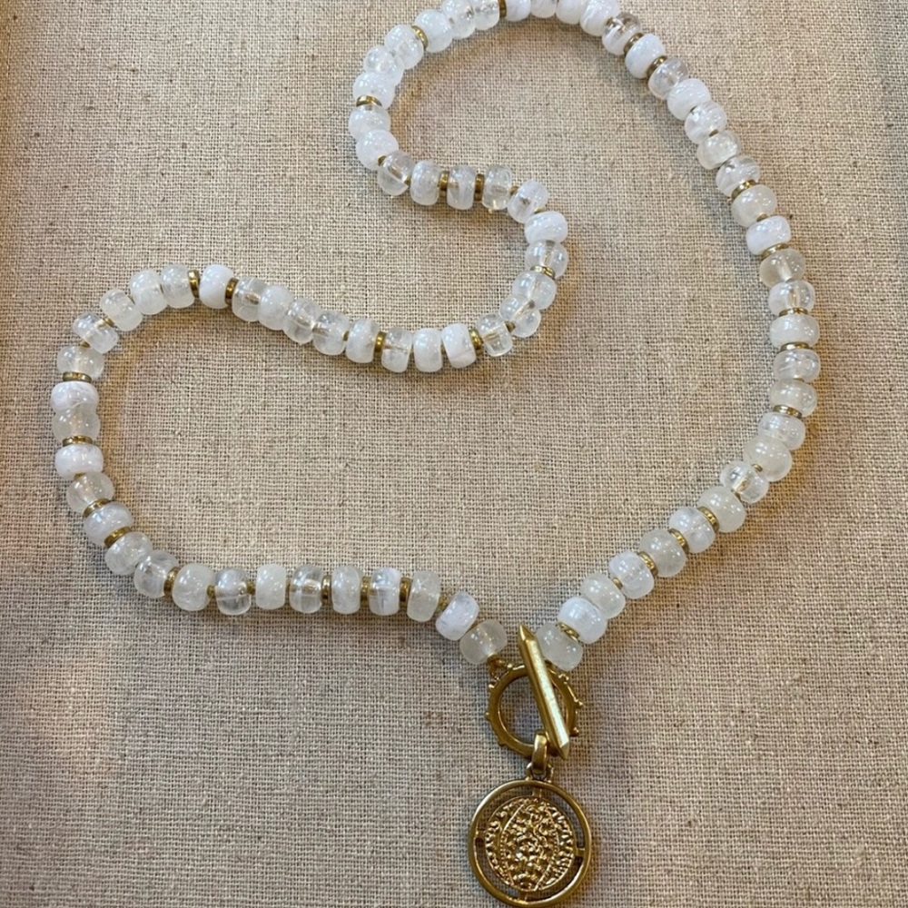 Stella & Dot Modern White Bohemian Beaded Gold Coin Pendant Necklace - Picture 13 of 16